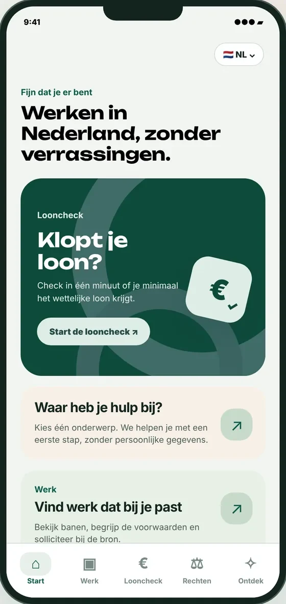 Startscherm van de Komvaya-app met de looncheck, hulp bij problemen en werk zoeken